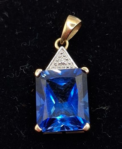 9ct blue sapphire diamond pendant