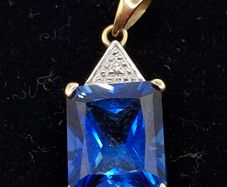 9ct blue sapphire diamond pendant