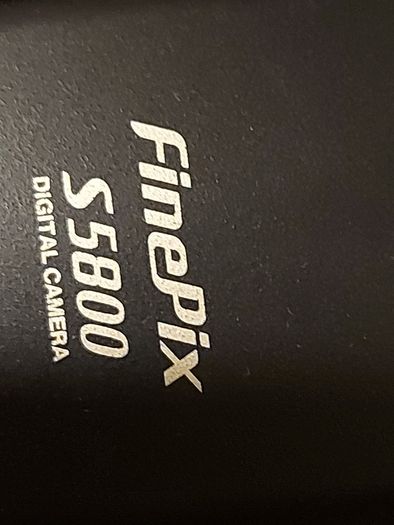 Fujifilm FinePix S5800 Digital Camera, Takes 4 AA Batteries, not powering on, for parts or repair