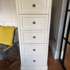 Tallboy chest of drawers