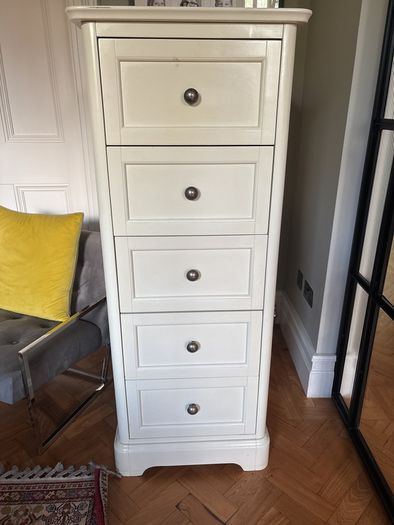 Tallboy chest of drawers