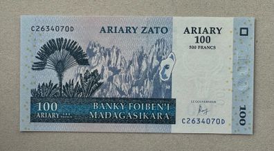 Madagascar 100 Ariary 2004 Banknote