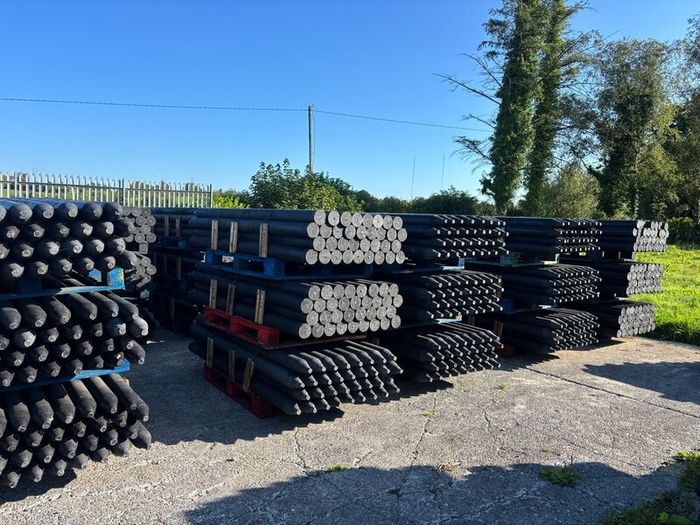 Rubber fencing stakes