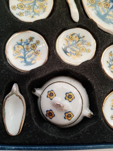 miniature tableware