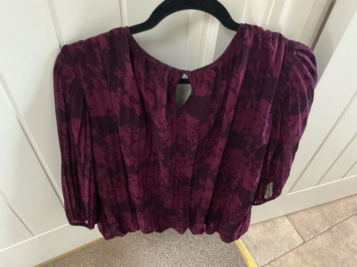 Ladies top size 18