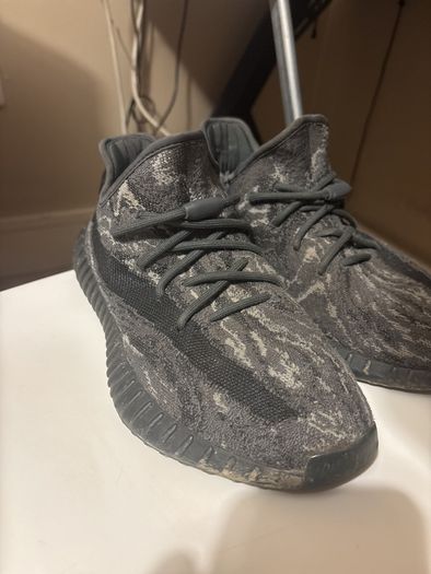 YEEZY 350 Graphite