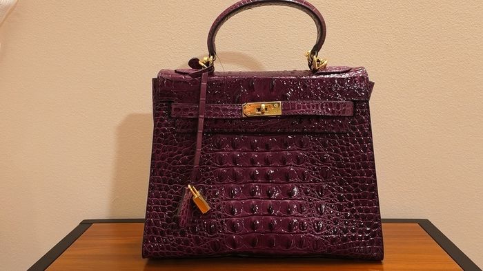 beautiful hand/shoulder bag