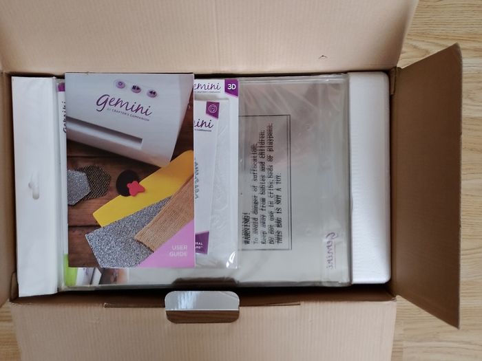 Gemini twin function die cutting and embossing machine