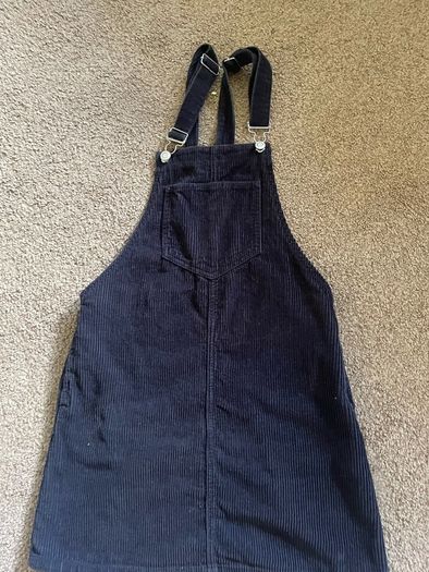 Black pinafore