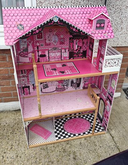 Free Barbie House - Please Read
