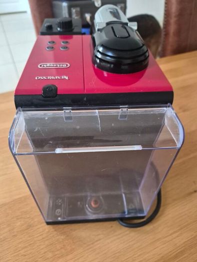 Red De'Longhi Nespresso Lattissima Touch