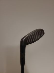 Titleist 910 - 17 degree hybrid. X shaft