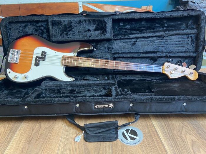 Fender P Bass guitar Partscaster + Case