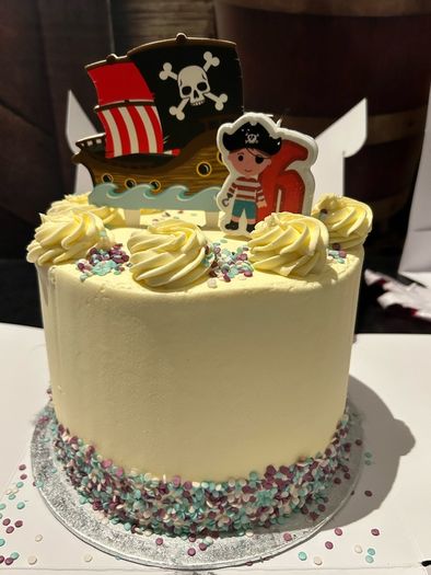 pirate ship cake topper and candle no 6