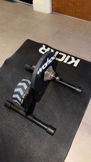 Wahoo KICKR Smart Trainer + Floor Mat + Shimano Ultegra 11-Speed Cassette