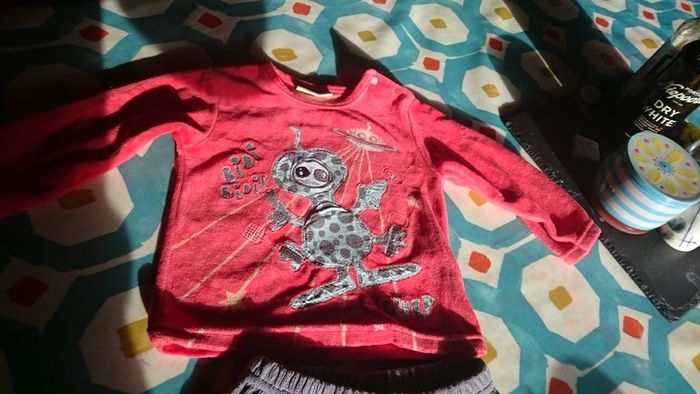 Dp am orange and brown pyjamas, top and matching pants,