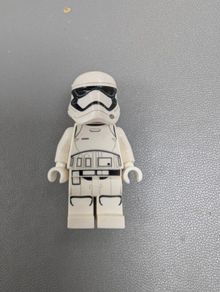 100% lego Star Wars First Order Stormtrooper (Pointed Mouth) sw0905
