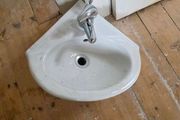 Corner bathroom sink