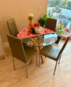 4 kitchen chairs - excellent condition