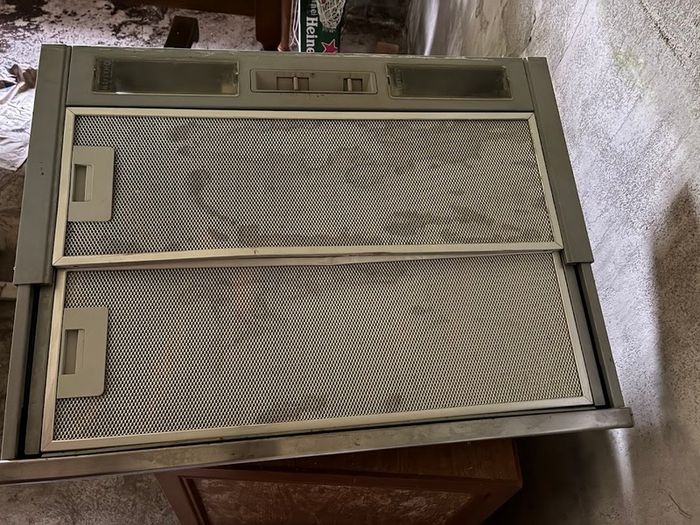 Kitchen extractor unit