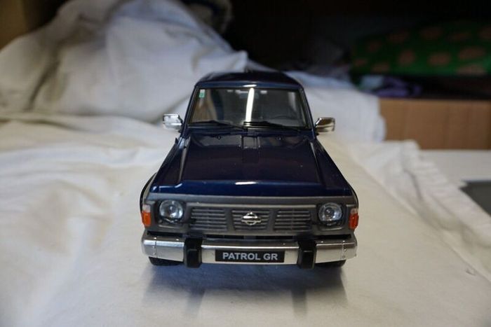 Nissan Patrol Gr Blue Th1 & Silver Kj1 1992 - Very Rare - Ottomobile - 1/18 - New In Box