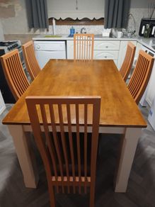 Kitchen table & 6 chairs