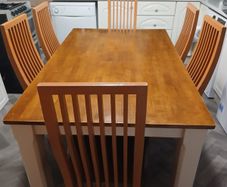 Kitchen table & 6 chairs