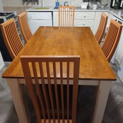 Kitchen table & 6 chairs