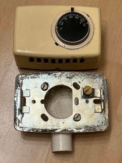 Antique mechanical thermostat