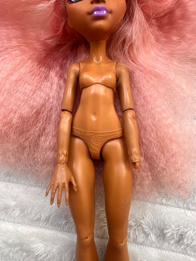 Mattel G3 Monster High Skulltimate Secrets Wave 1 Clawdeen Wolf Doll ONE hand Is Missing Used Please see photos