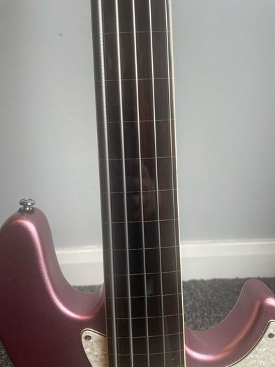 Sire Marcus Miller V7 Alder-5 Fretless (2nd Gen) BURGUNDY