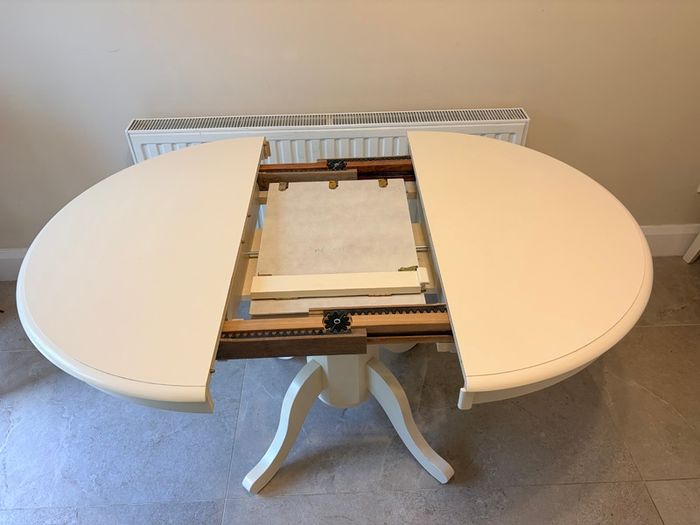 Extendable Dining Table (no chairs)