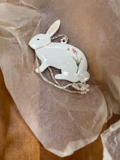 Maileg metal hand painted set of 5 rabbits in gift box .