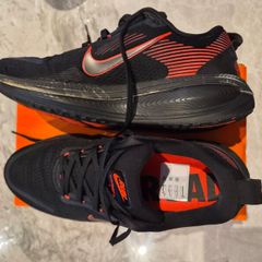 Nike Vomero 18 size 9 Running Shoes
