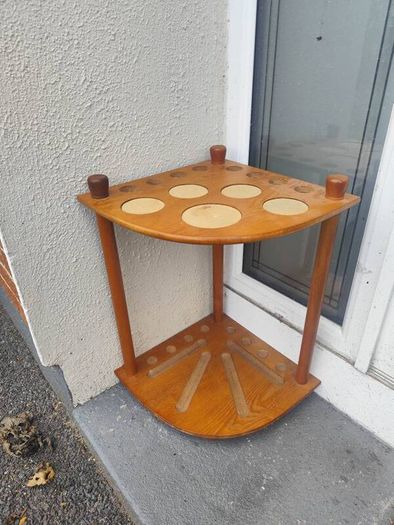Pool cue corner stand