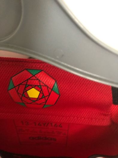 Selection of Manchester United shirts Sizes on pics