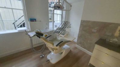 Dental chair unit