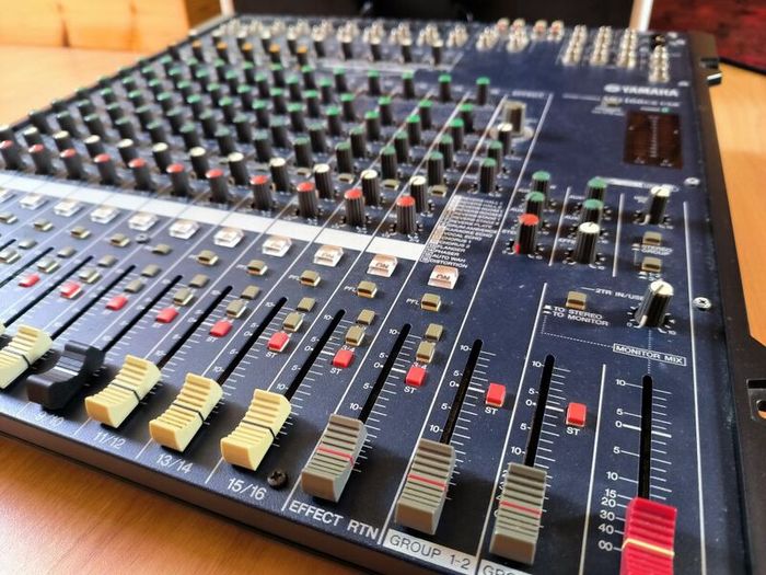Yamaha MG166CX-USB 16-Channel Mixing Console + Original Power Supply (Brand New) + Thomann Hard Carry Case