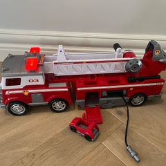 PAW Patrol Ultimate Rescue Fire Truck