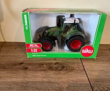 Model Fendt tractor 1:32
