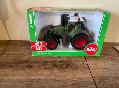 Model Fendt tractor 1:32