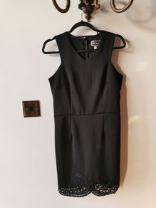 Black sleeveless dress