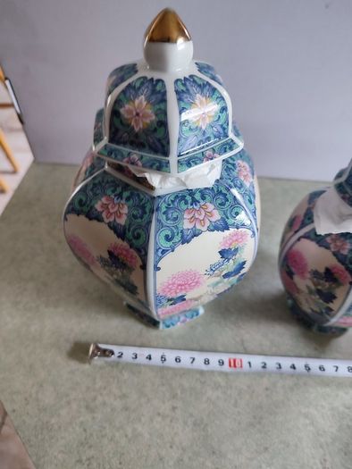 Set Of 2 Chinese Vases With Dome Lid.