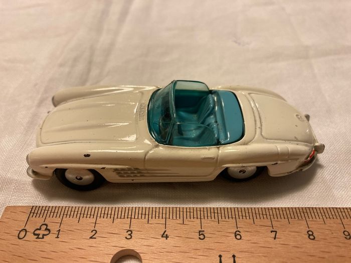 Corgi 303. Mercedes Benz 300SL. 1958/60. Excellent condition.