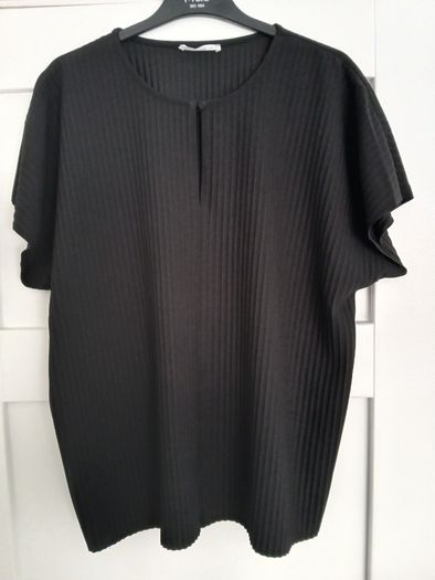 Black Dunnes short sleeved top, size large, new