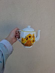 Sunflowers atlas tea pot postage possible