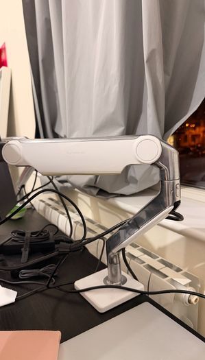 Monitor Lenovo ThinkVision P27h-10 + Humanscale M8
