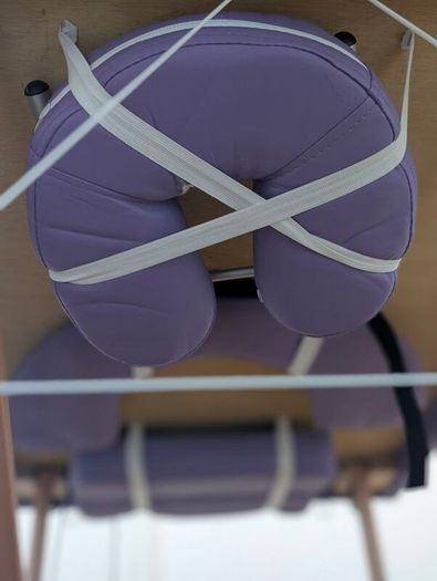 massage table / bed