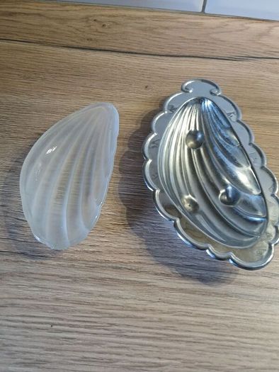 Vintage Shell Shape Metal/Glass Dish