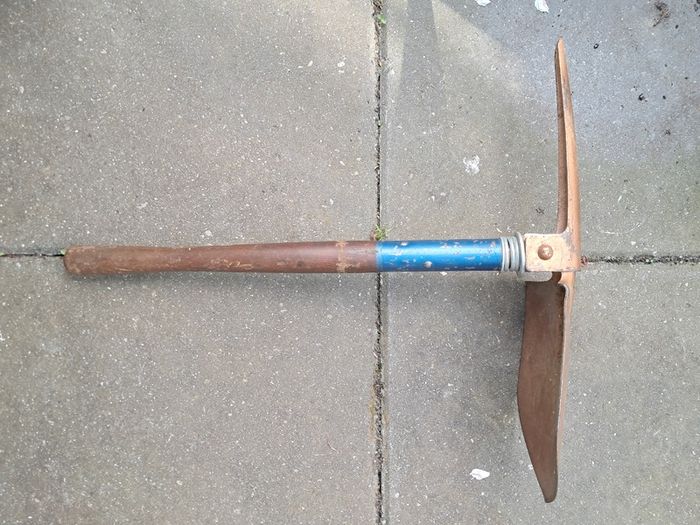 Japanese Folding Trench Shovel